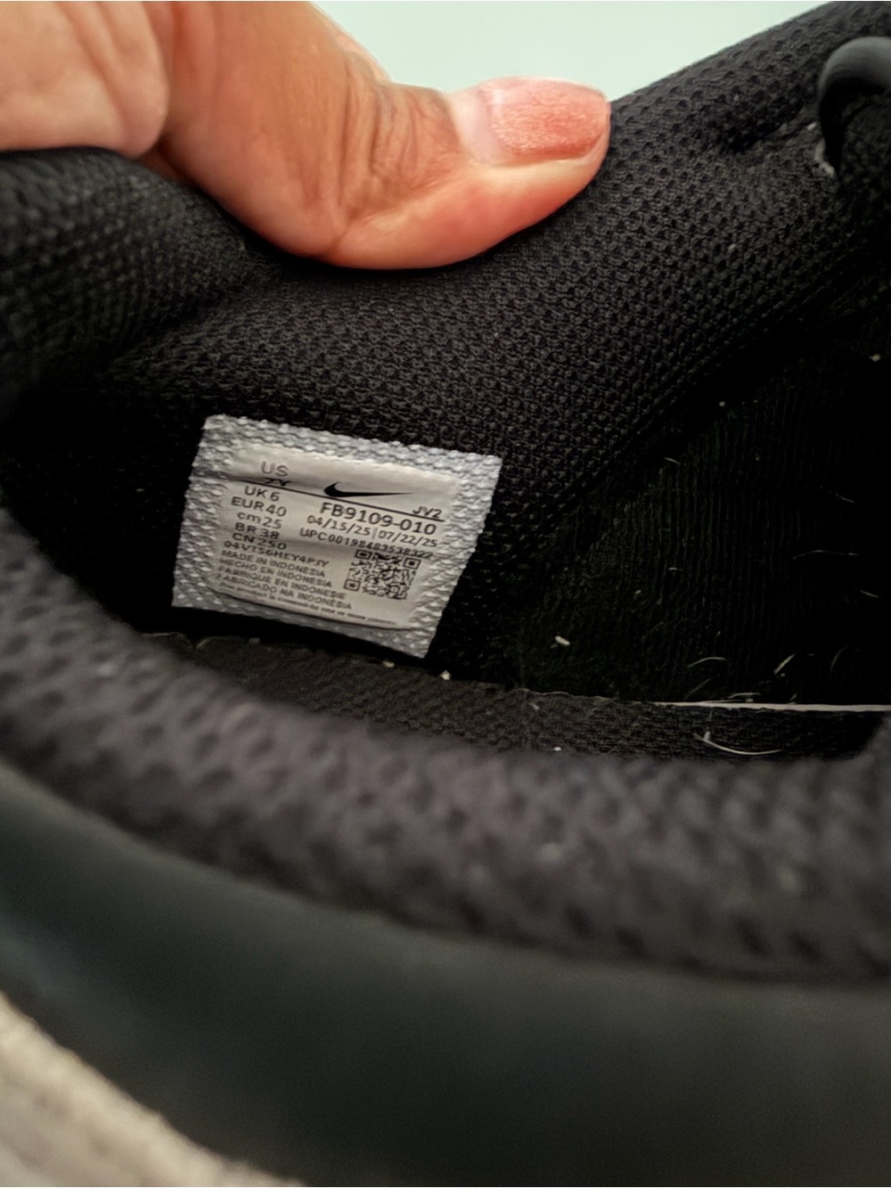 Nike Kids Black and White Low-Top Sneakers - Picture 4 of 4